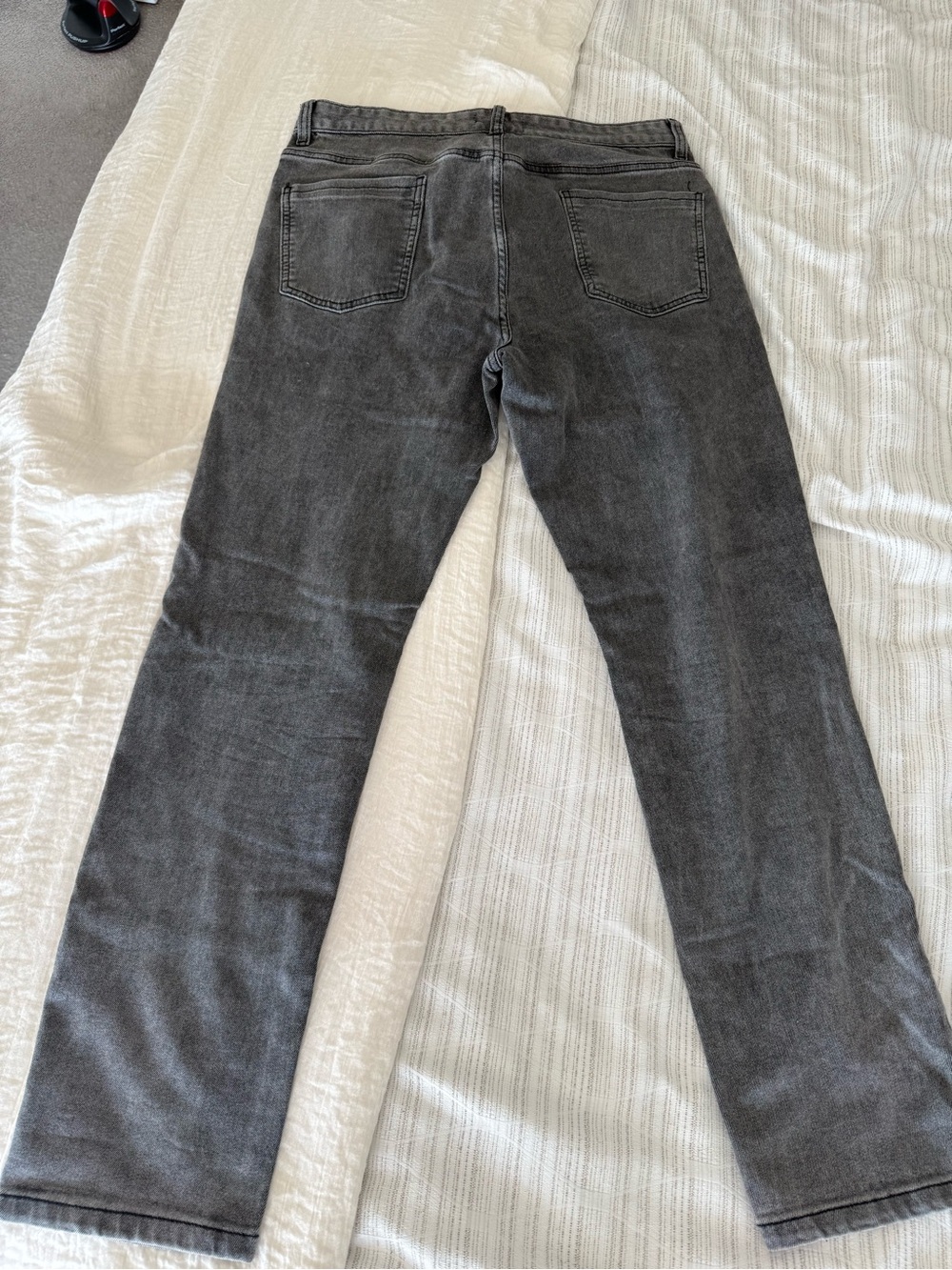 Men's Straight-Leg Jeans in Charcoal Gray